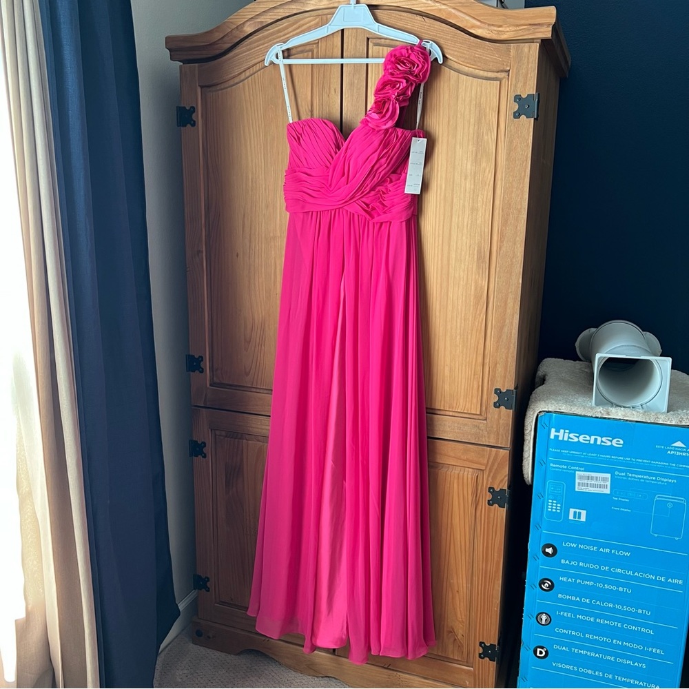 Hot pink 💖 Prom or Evening gown - Picture 3 of 7